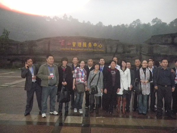 我司總經(jīng)理韓鵬先生(左起后排一)與深圳市邵陽商會部分代表合影