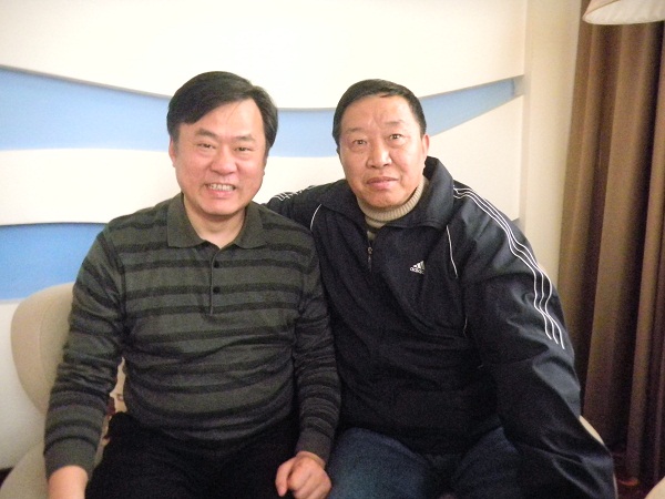 邵陽經(jīng)委主任、市長助理秦立軍(左)與我司經(jīng)濟發(fā)展戰(zhàn)略顧問韓國良先生(右)