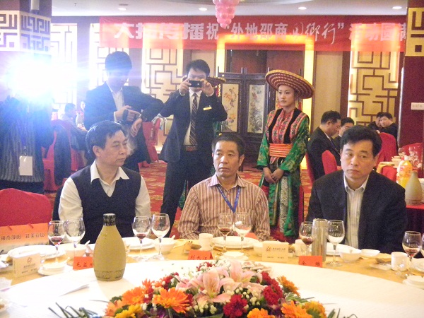 深圳市邵陽商會會長劉長江先生(前排中)